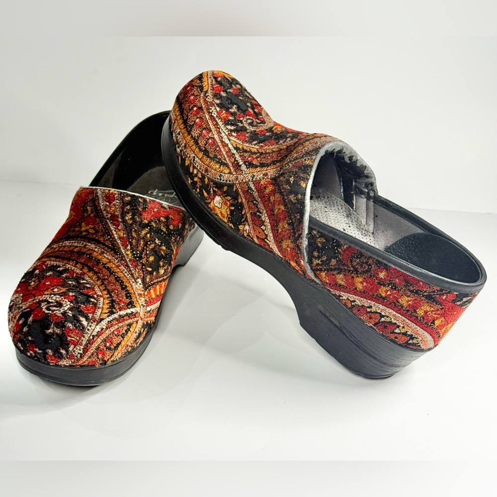 Dansko Vegan Paisley Clogs Size 41 10.5 Red Velvet Shoes Mules 10 1/2